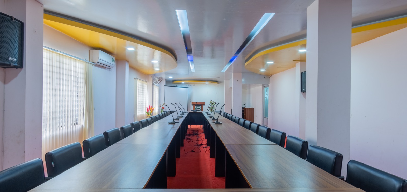 100-seat seminar and conference hall